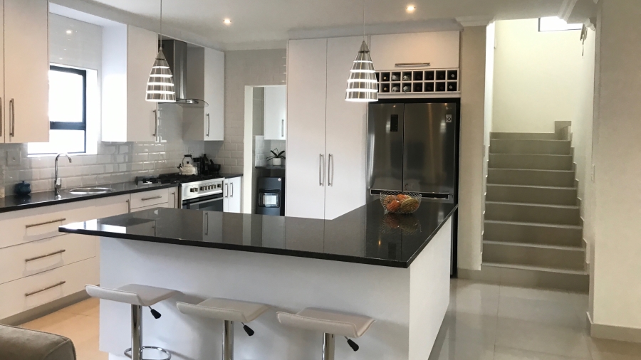 To Let 4 Bedroom Property for Rent in Parklands North Western Cape